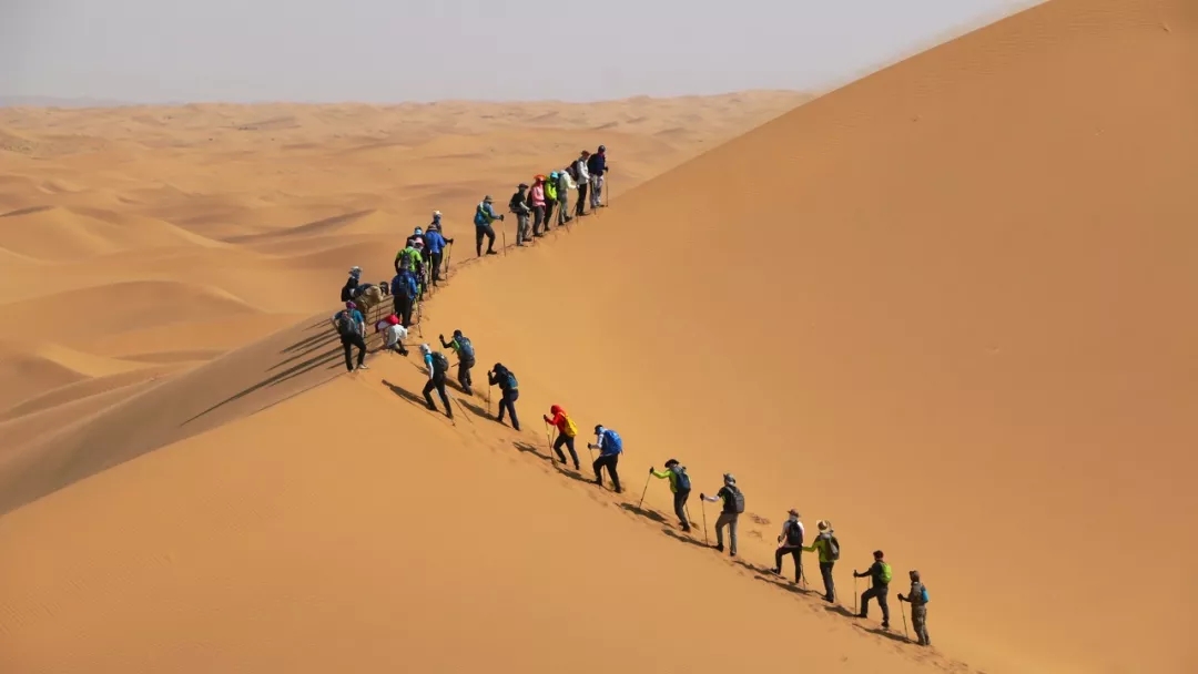 腾格里沙漠徒步